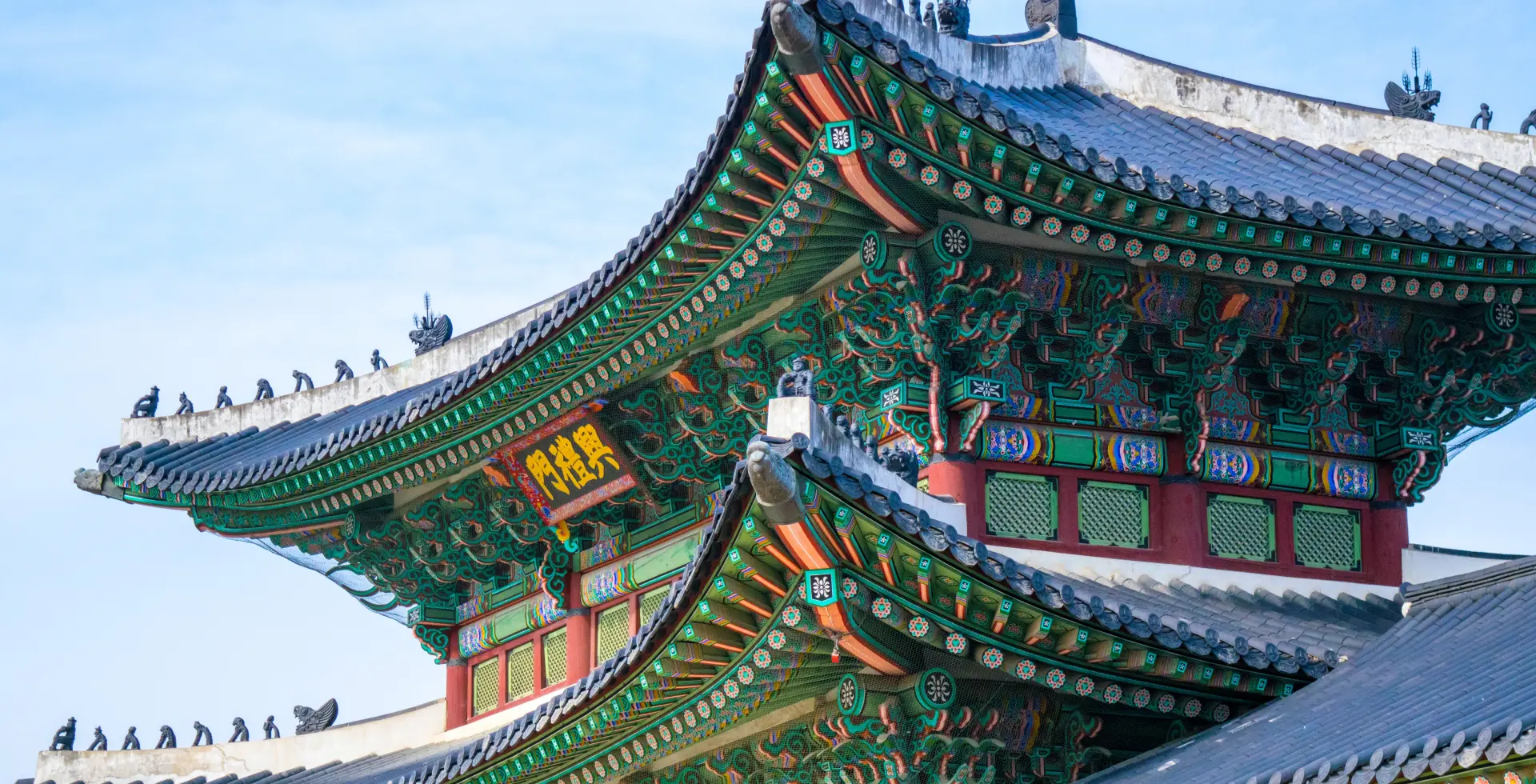 Traditional Seoul palace roof